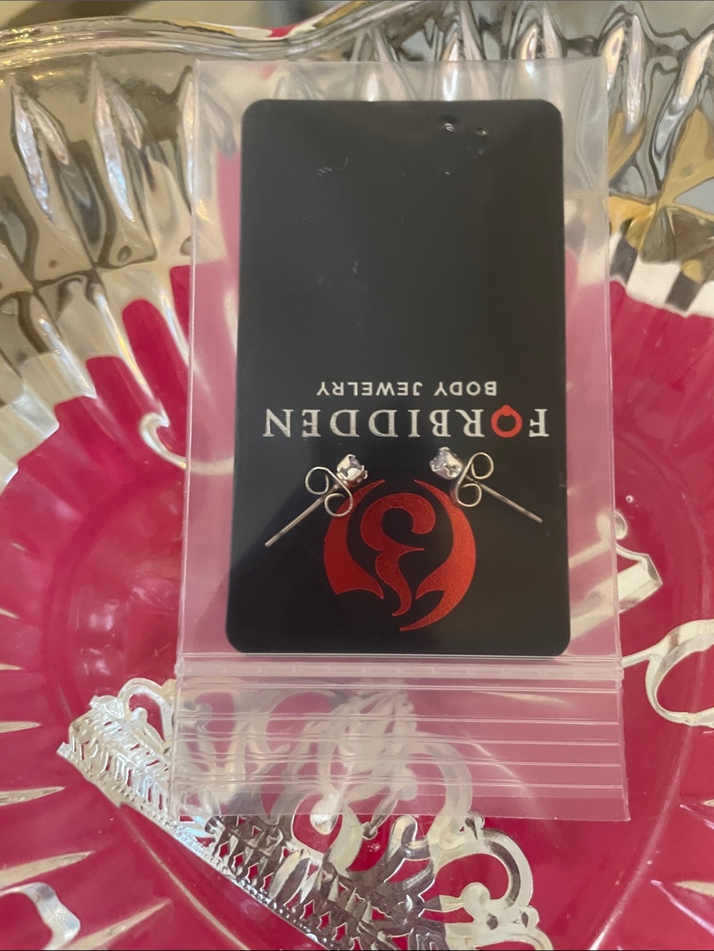 NWT/NIB Hypnotic diamond stud earrings (2)